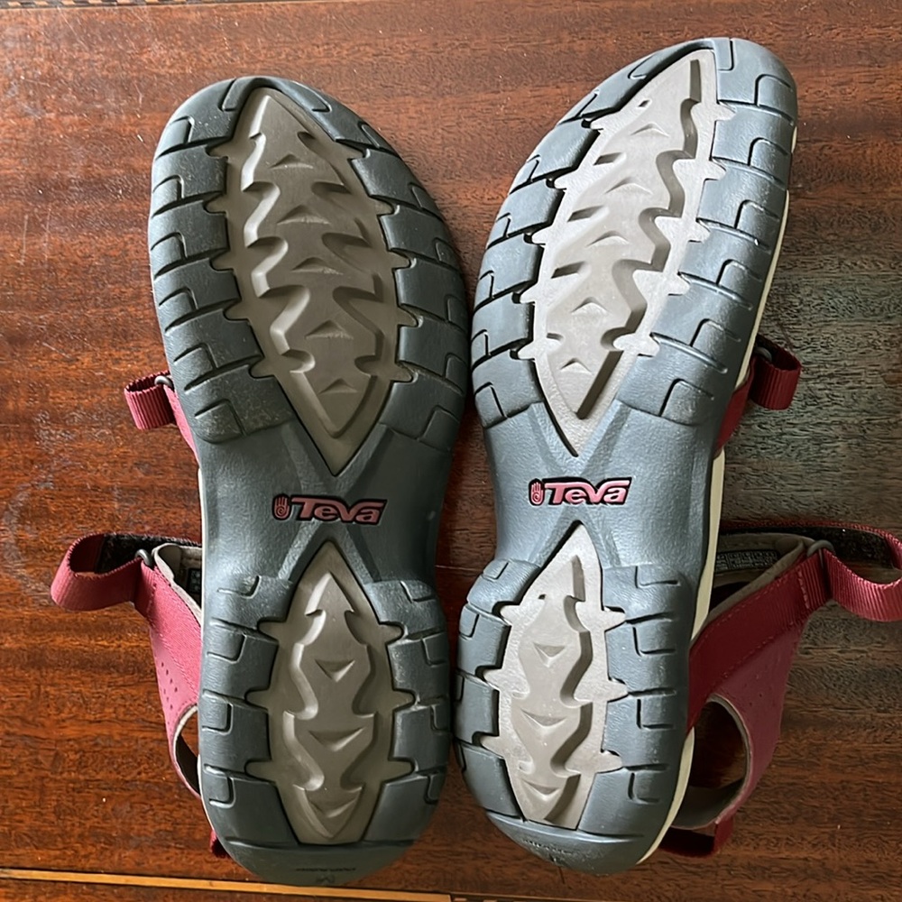 New in Box - Teva W Verra Sandals in Port - 8.5 - Picture 5 of 8